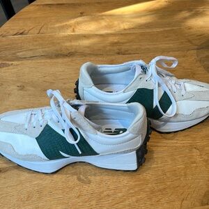 New balance 327 sneakers.  Women’s Size 8 B. White/forest green alligator